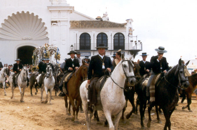 Reitergruppe in andaluischer Tracht.