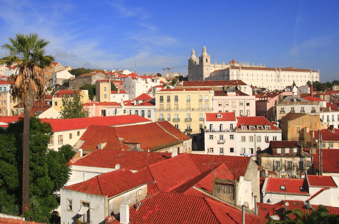 Blick auf den Stadtteil Alfama in Lissabon.