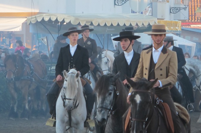 Reitergruppe in Golega in portugiesischer Tracht.