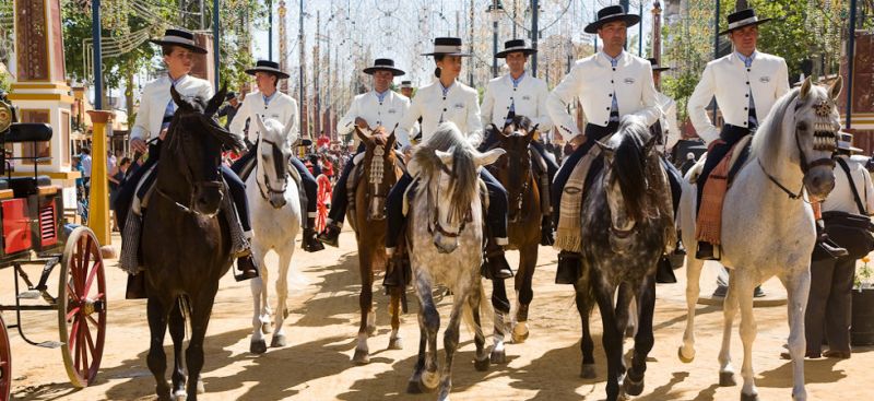 Reiter bei der Feria de Abril in Sevilla Andalusien